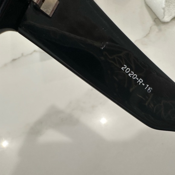 Used sunglasses - Picture 3 of 4